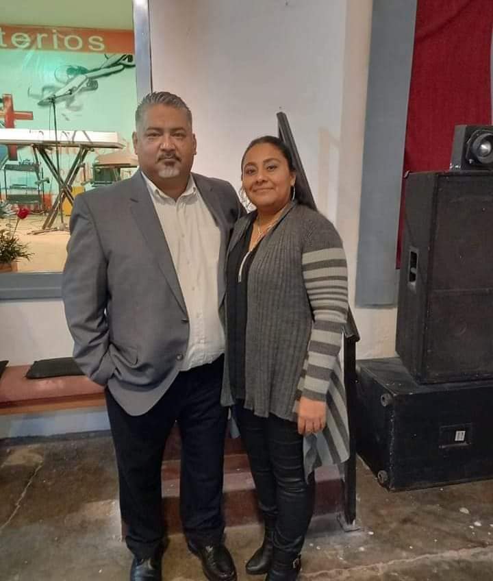 Pastores fundadores Óscar Wenceslao Arce Reyna y Sandra Elizabeth Mendoza de Arce